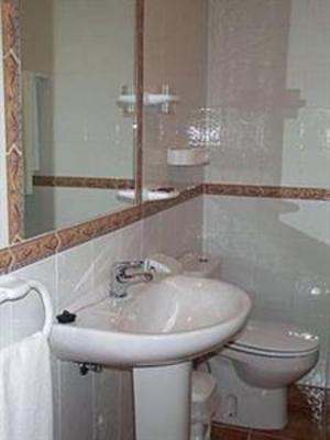 фото отеля Hostal El Yunque Conil de la Frontera