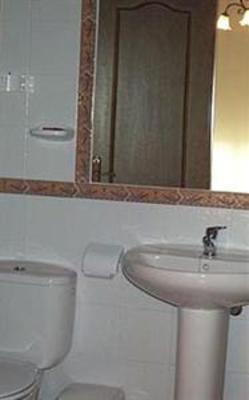фото отеля Hostal El Yunque Conil de la Frontera