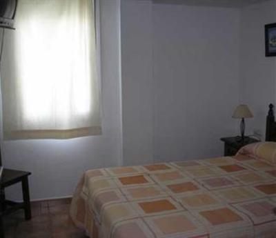 фото отеля Hostal El Yunque Conil de la Frontera