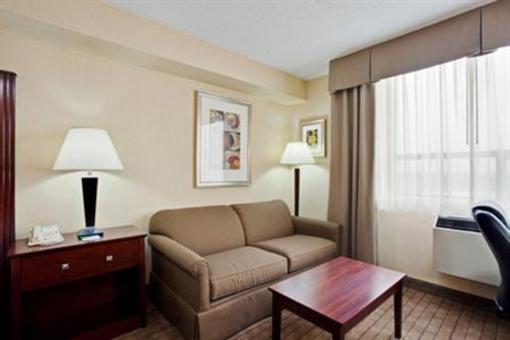фото отеля Holiday Inn and Suites Winnipeg Downtown