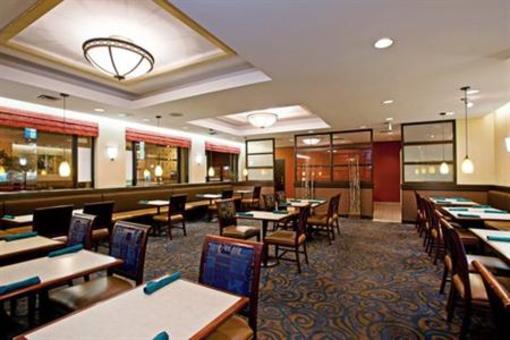 фото отеля Holiday Inn and Suites Winnipeg Downtown
