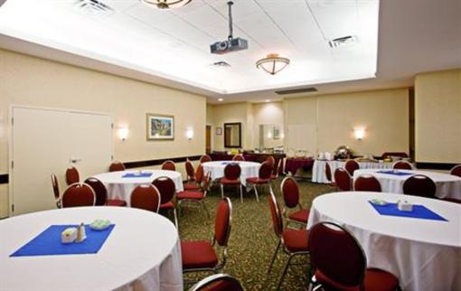 фото отеля Holiday Inn and Suites Winnipeg Downtown