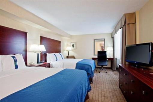 фото отеля Holiday Inn and Suites Winnipeg Downtown