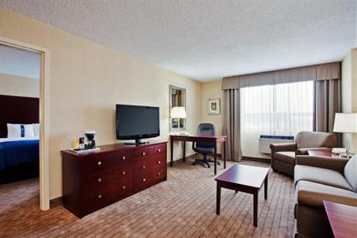 фото отеля Holiday Inn and Suites Winnipeg Downtown