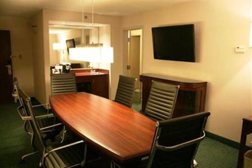 фото отеля Holiday Inn and Suites Winnipeg Downtown