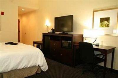 фото отеля Hampton Inn Petersburg - Ft. Lee