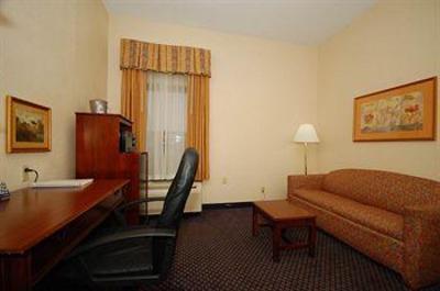 фото отеля Hampton Inn Petersburg - Ft. Lee