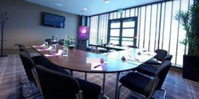 фото отеля Village Prem Hotel Solihull