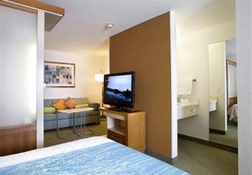 фото отеля SpringHill Suites Wichita East at Plazzio
