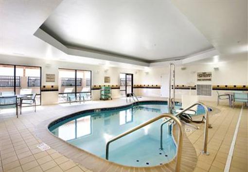фото отеля SpringHill Suites Wichita East at Plazzio