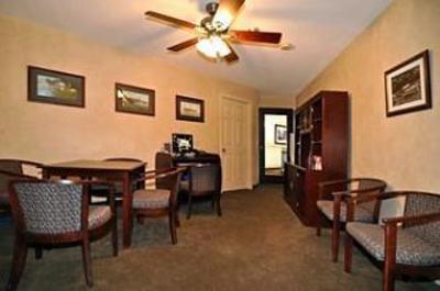 фото отеля BEST WESTERN PLUS Couchiching Inn