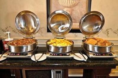 фото отеля BEST WESTERN PLUS Couchiching Inn