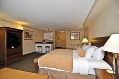 фото отеля BEST WESTERN PLUS Couchiching Inn