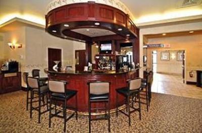 фото отеля BEST WESTERN PLUS Couchiching Inn