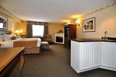 фото отеля BEST WESTERN PLUS Couchiching Inn