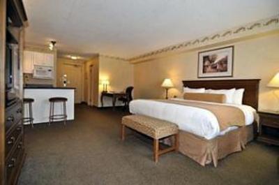 фото отеля BEST WESTERN PLUS Couchiching Inn