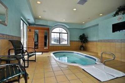 фото отеля BEST WESTERN PLUS Couchiching Inn