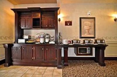 фото отеля BEST WESTERN PLUS Couchiching Inn