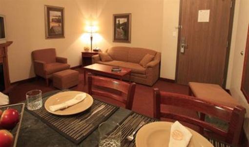 фото отеля Pomeroy Inn & Suites