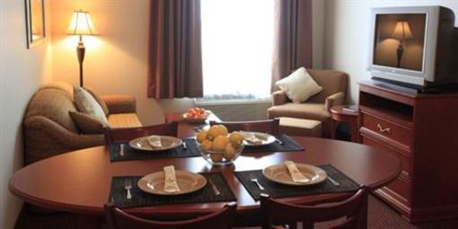фото отеля Pomeroy Inn & Suites