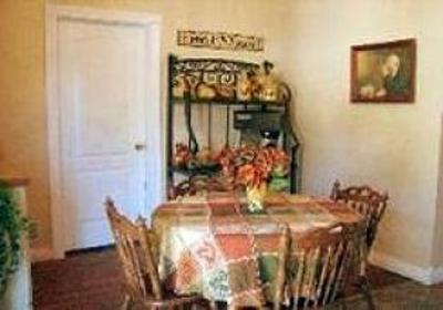 фото отеля The Hill House Bed and Breakfast Loretto