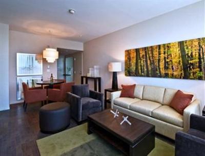 фото отеля Hotel Indigo Boston - Newton Riverside