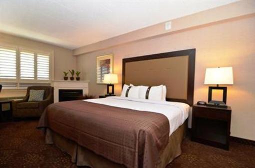 фото отеля Holiday Inn & Suites Parkway Conference Centre
