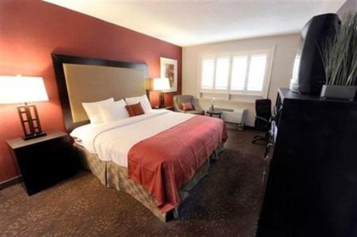 фото отеля Holiday Inn & Suites Parkway Conference Centre