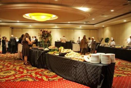 фото отеля Holiday Inn & Suites Parkway Conference Centre
