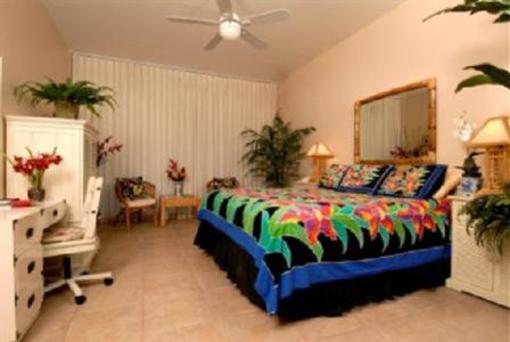 фото отеля Lahaina Shores Beach Resort