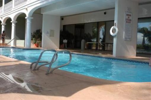 фото отеля Lahaina Shores Beach Resort