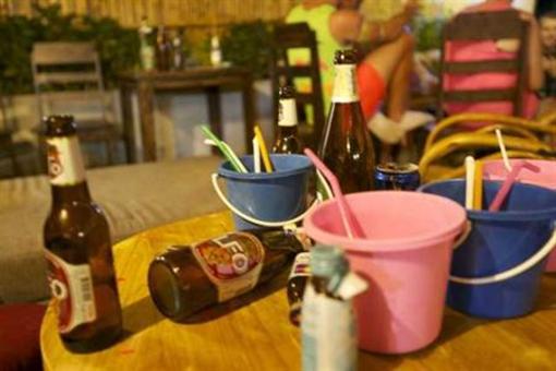 фото отеля Echo Beach Backpackers