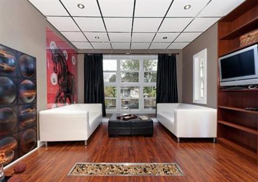 фото отеля Commercial Drive Accommodations
