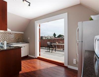 фото отеля Commercial Drive Accommodations