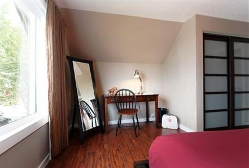 фото отеля Commercial Drive Accommodations