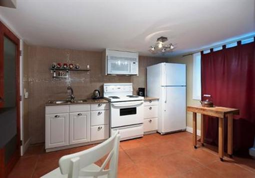 фото отеля Commercial Drive Accommodations