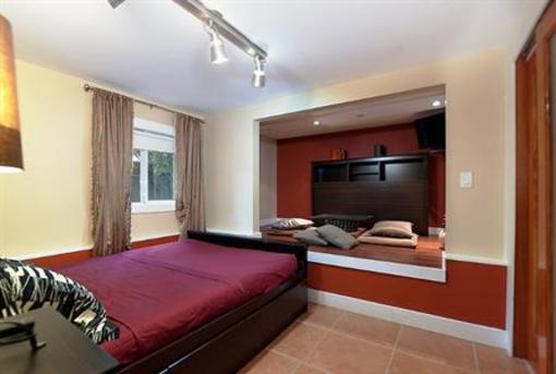 фото отеля Commercial Drive Accommodations