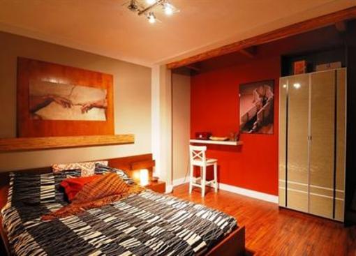 фото отеля Commercial Drive Accommodations