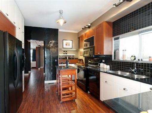 фото отеля Commercial Drive Accommodations
