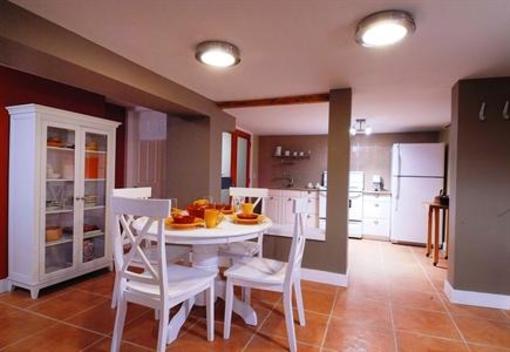 фото отеля Commercial Drive Accommodations