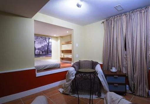 фото отеля Commercial Drive Accommodations