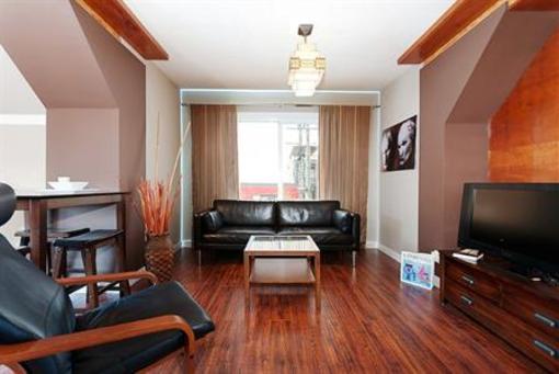 фото отеля Commercial Drive Accommodations
