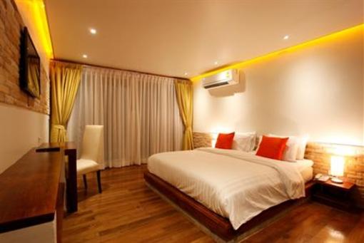 фото отеля Casa Jip Guesthouse Phuket