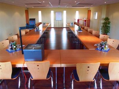 фото отеля Youtel Jugendhotel Bitburg