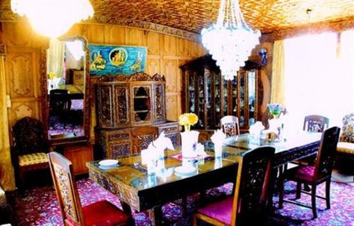 фото отеля Shahnama Group of Houseboats