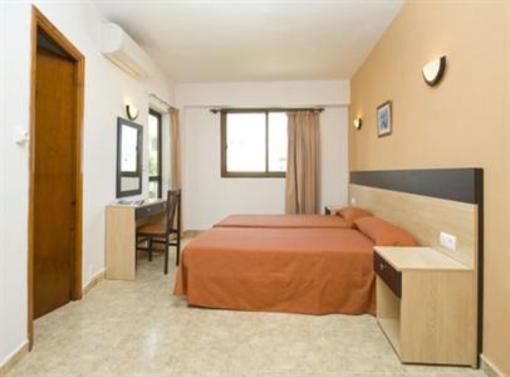 фото отеля Hostal Horizonte Sant Antoni de Portmany
