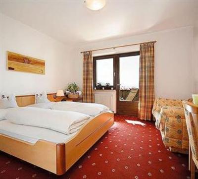 фото отеля Landgasthof Zum Hirschen Inn Jenesien