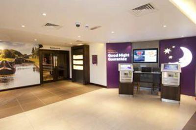 фото отеля Premier Inn Walsall Town Centre