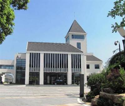 фото отеля Wuxi Xinhu Holiday Resort Hotel