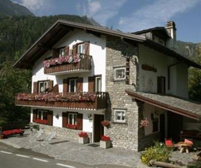 фото отеля Petit Meuble Hotel Courmayeur
